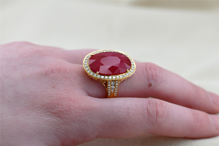 18KT Yellow Gold Ruby Diamond Estate Ring