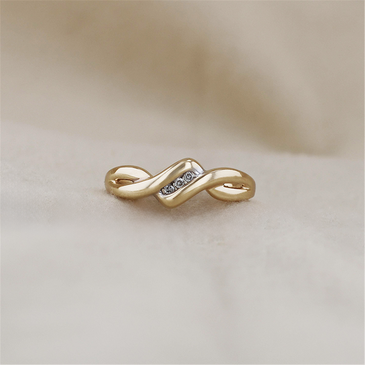 10K Yellow Gold 0.05ctw Canadian Diamond Ring