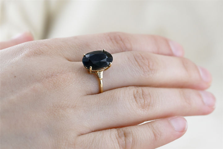 10K Yellow Gold Blue Sapphire Estate Ring