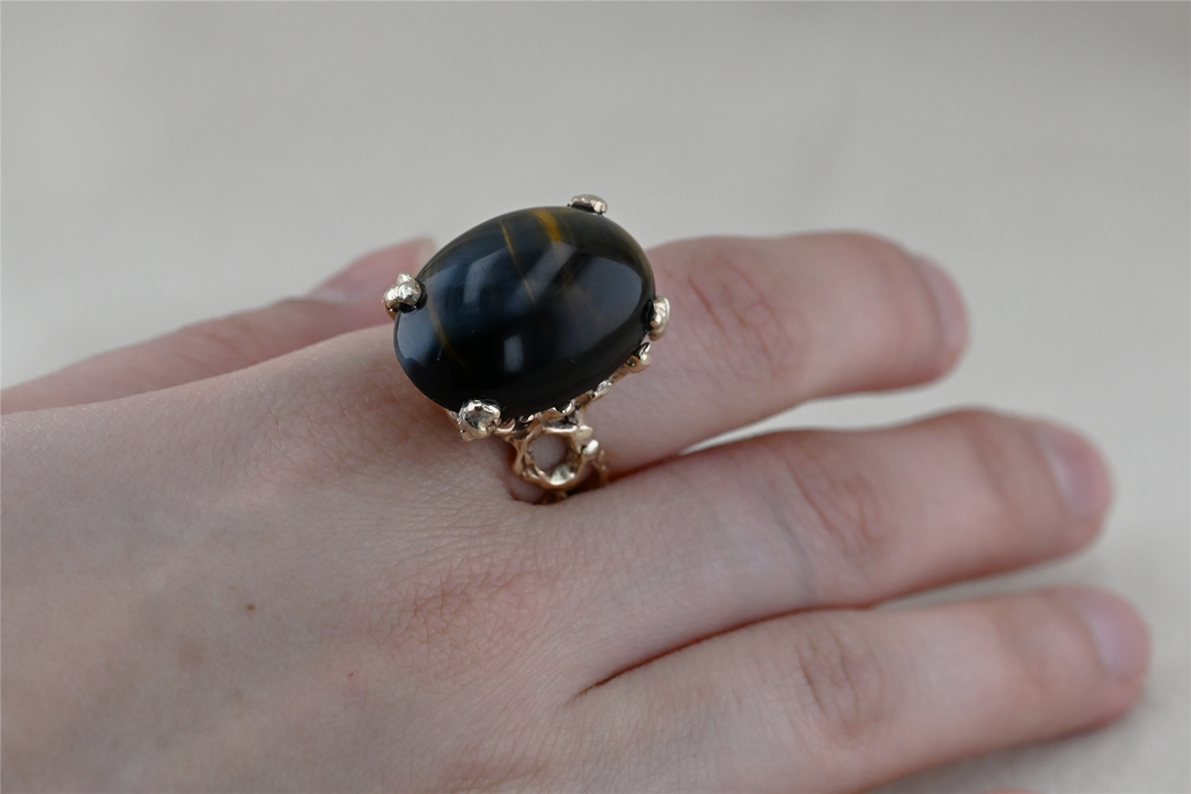 10-12K Yellow Gold Tigar's Eye Estate Ring