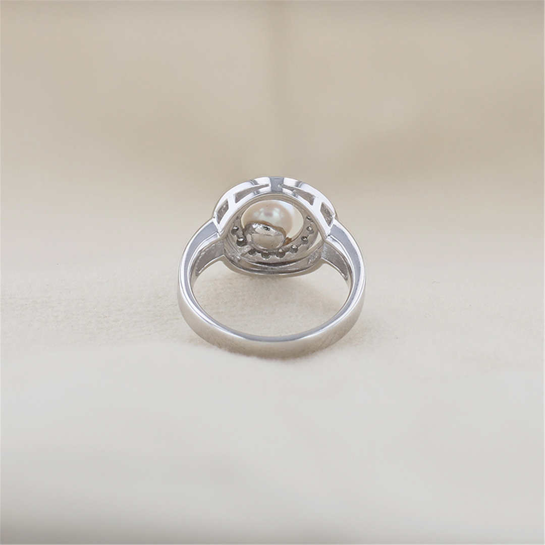 10K White Gold 0.08ctw Pearl Estate Ring