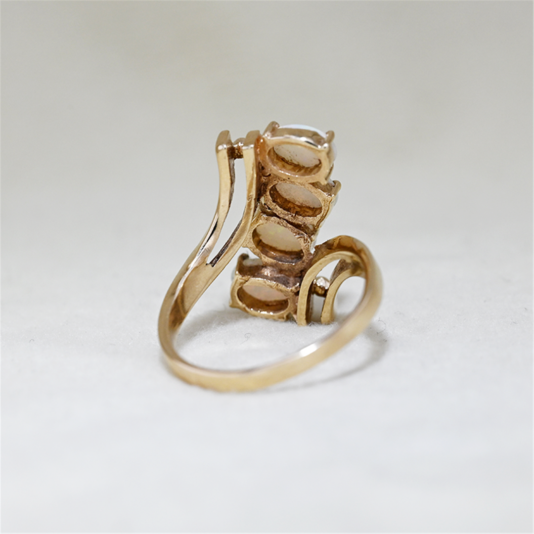 9K Yellow Gold Opal Estate Ring