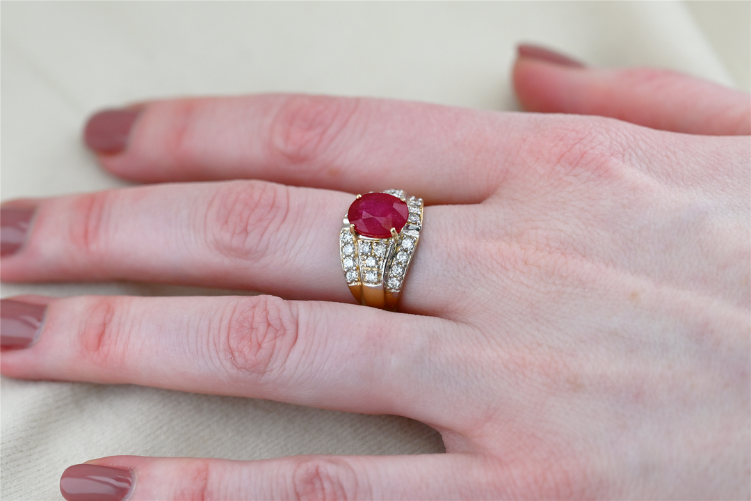 18KT Yellow Gold 0.76ctw Diamond Ruby Ring