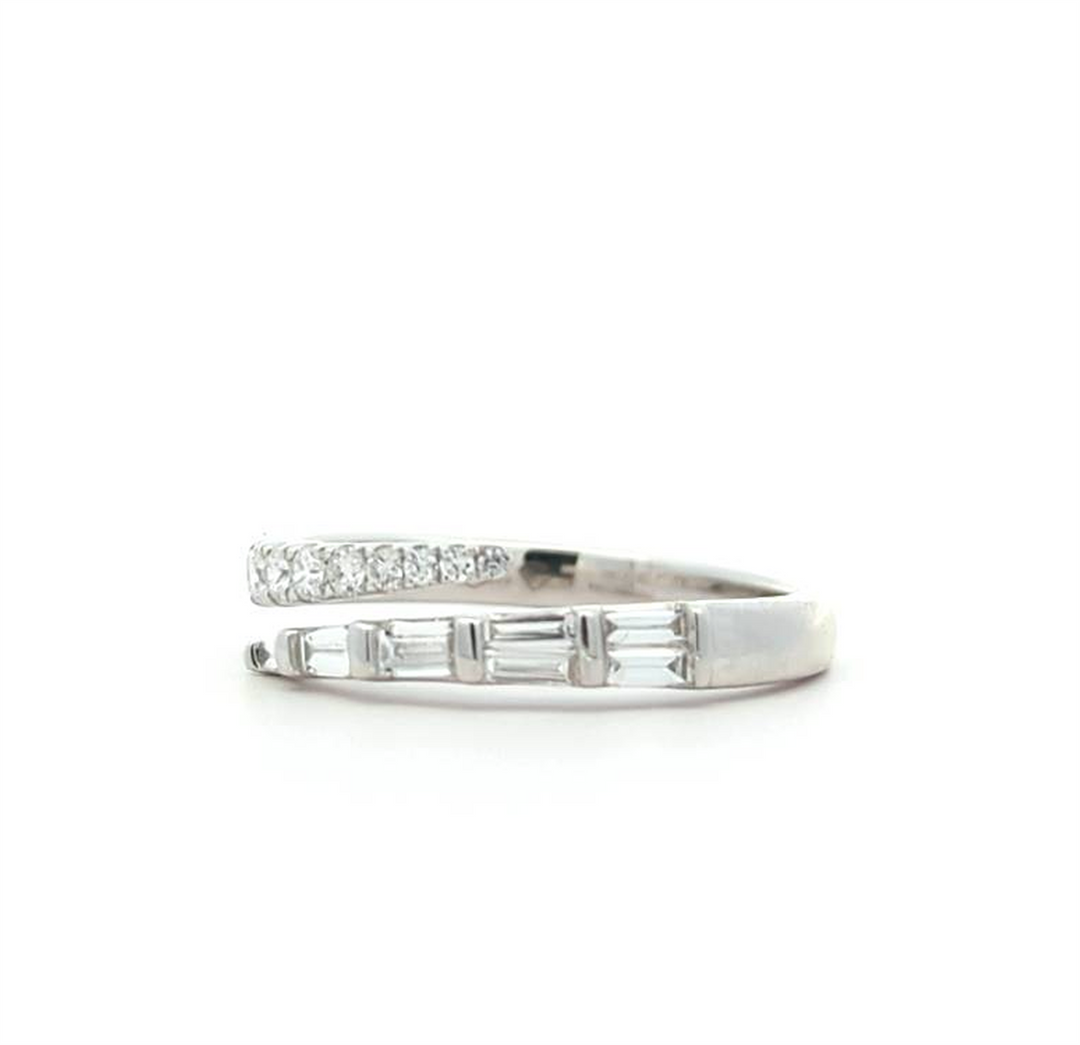 18KT White Gold 0.49ctw Diamond Ring