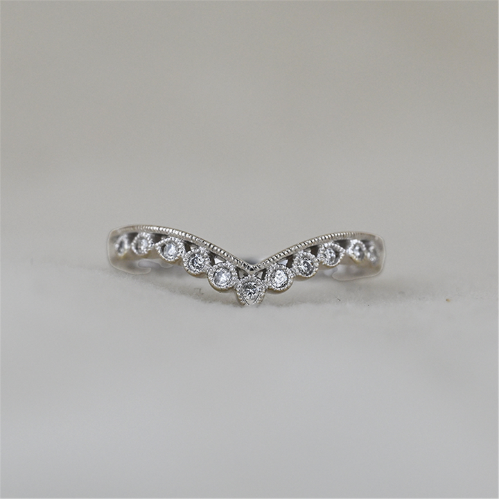 10K White Gold 0.10ctw Diamond Estate V Ring