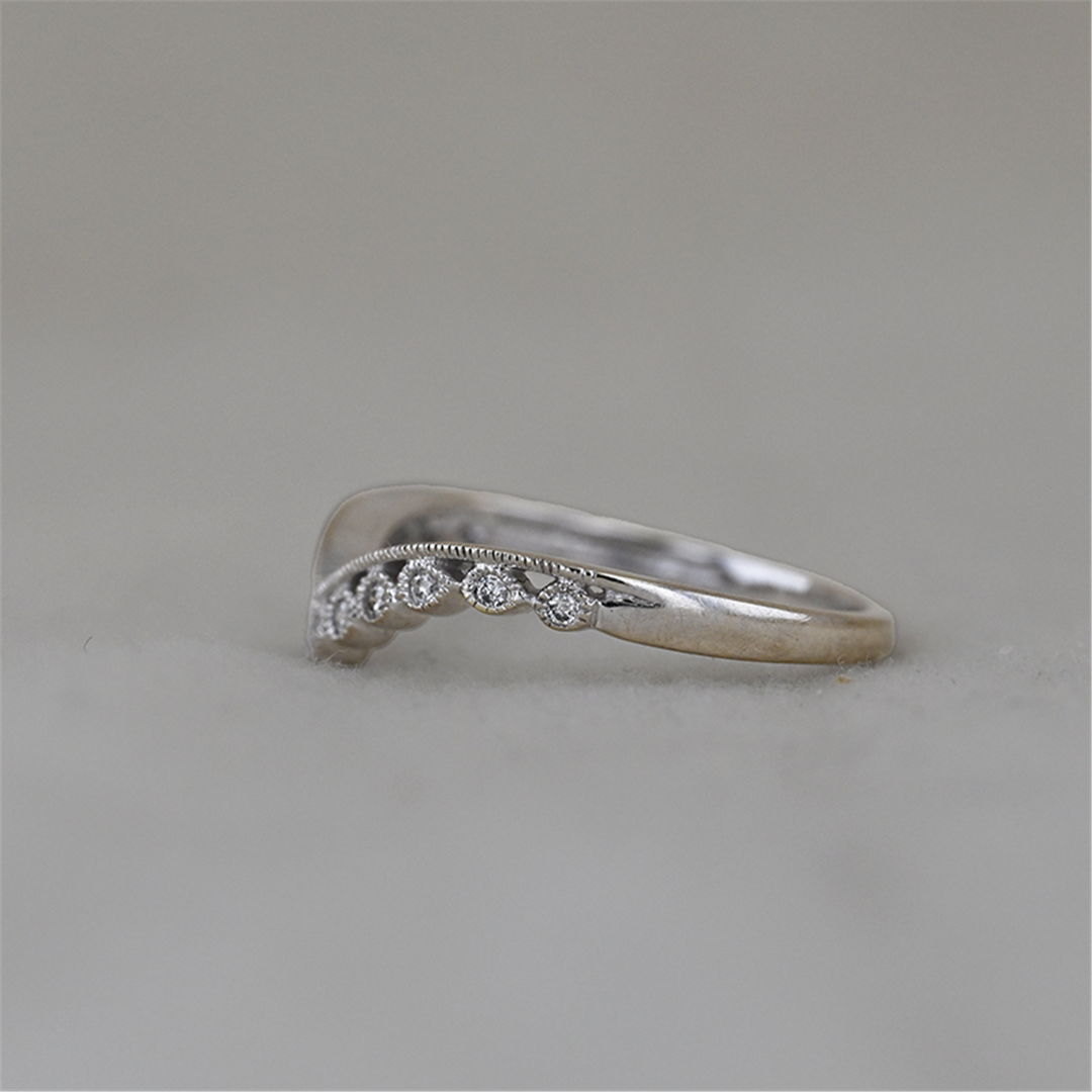 10K White Gold 0.10ctw Diamond Estate V Ring