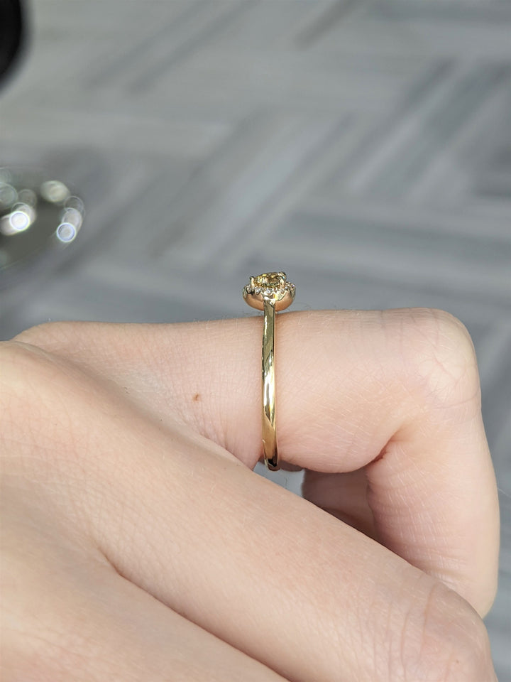 18KT Yellow Gold 0.26ctw Diamond Ring