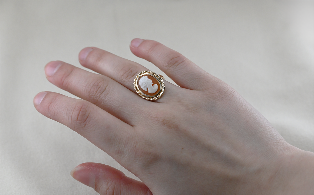 10K Yellow Gold Cameo Estate Ring