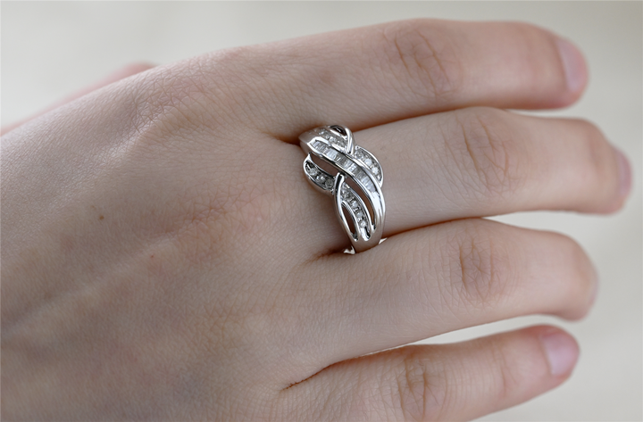 10K White Gold 0.29ctw Diamond Estate Ring