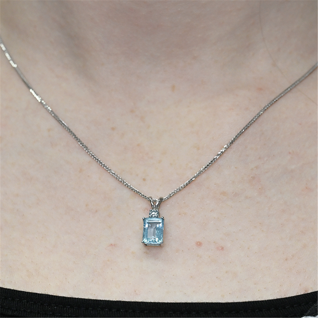14KT White Gold Aquamarine 0.08ctw Diamond 18" Estate Necklace