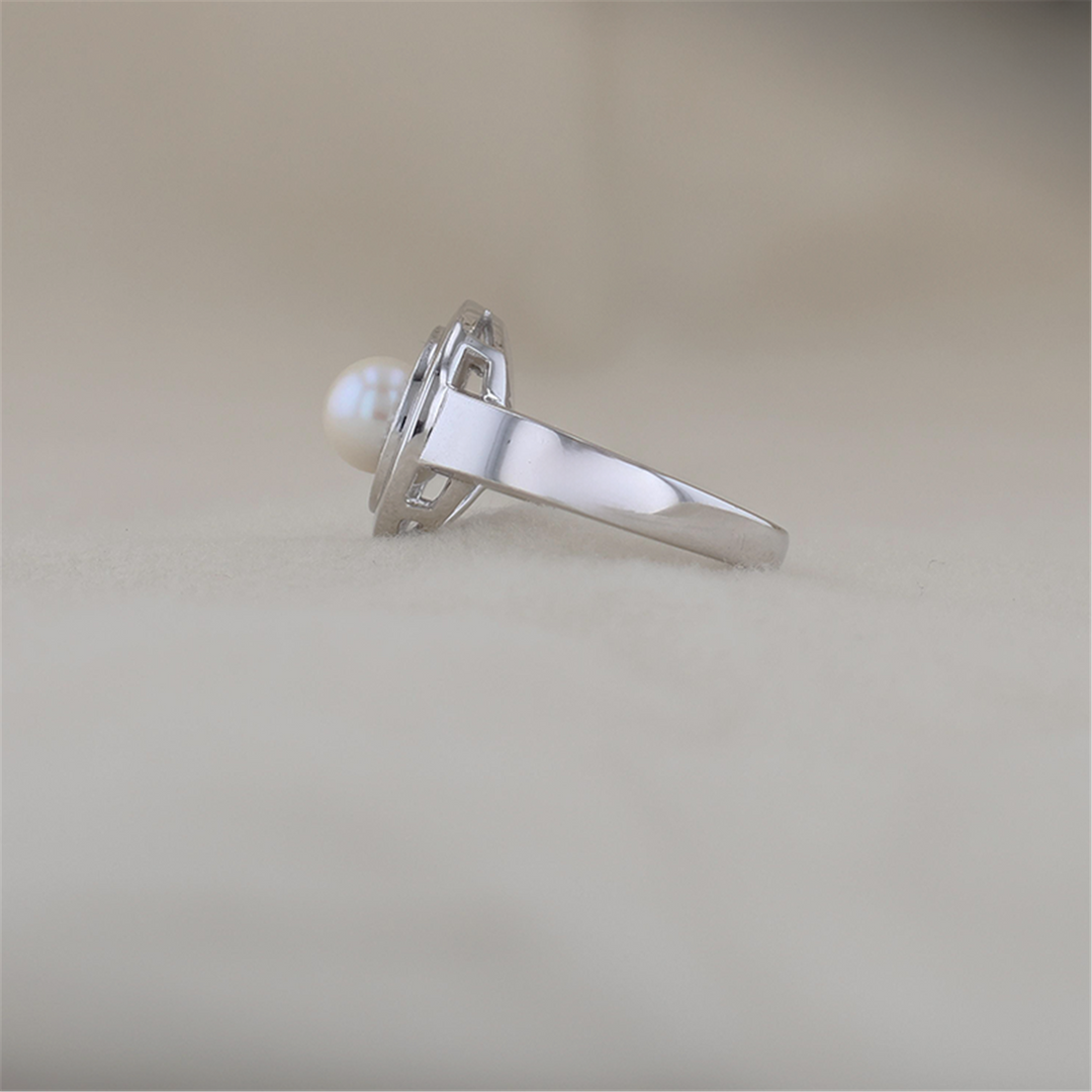 10K White Gold 0.08ctw Pearl Estate Ring