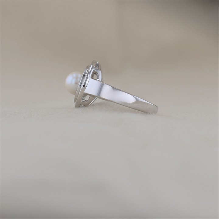 10K White Gold 0.08ctw Pearl Estate Ring