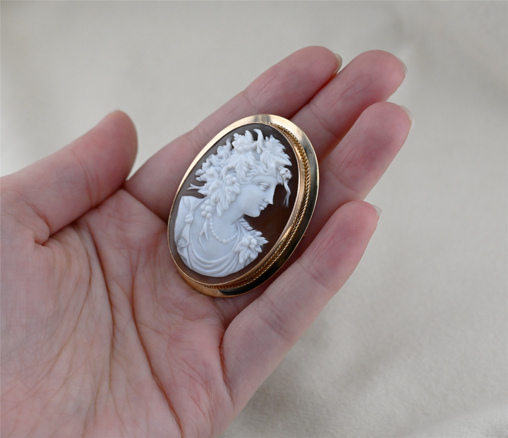 14K Yellow Gold Hand Carved Cameo Brooch/Pendant