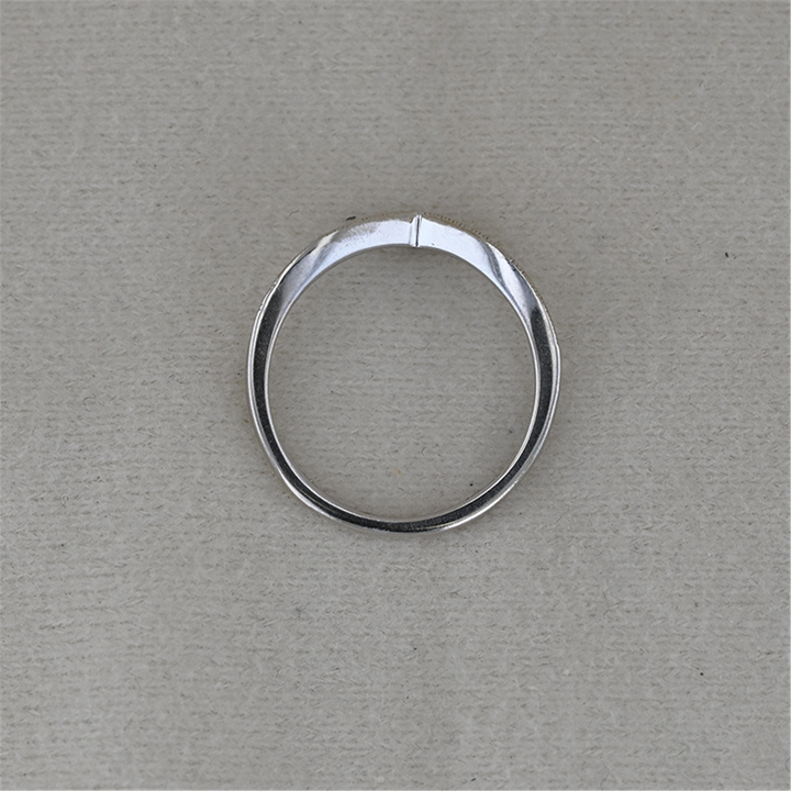 10K White Gold 0.10ctw Diamond Estate V Ring