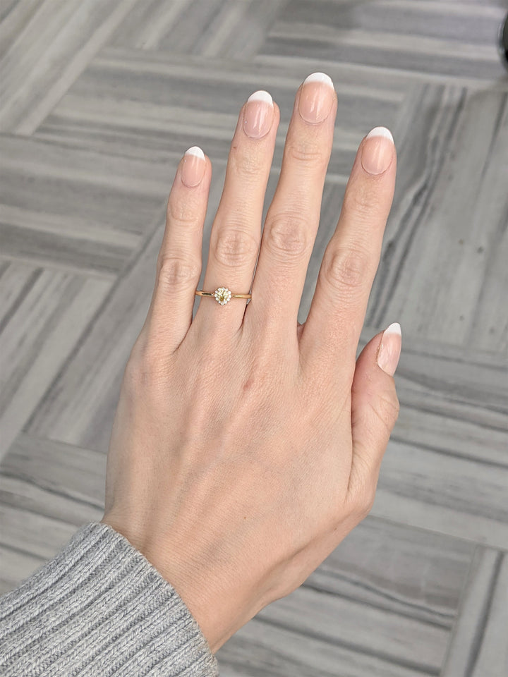 18KT Yellow Gold 0.26ctw Diamond Ring