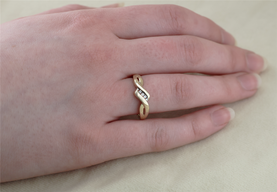 10K Yellow Gold 0.05ctw Canadian Diamond Ring