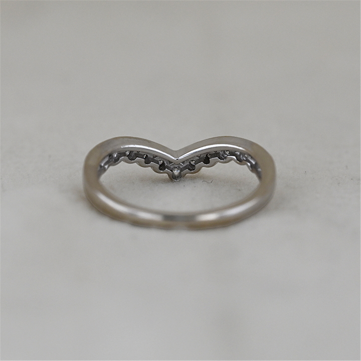 10K White Gold 0.10ctw Diamond Estate V Ring