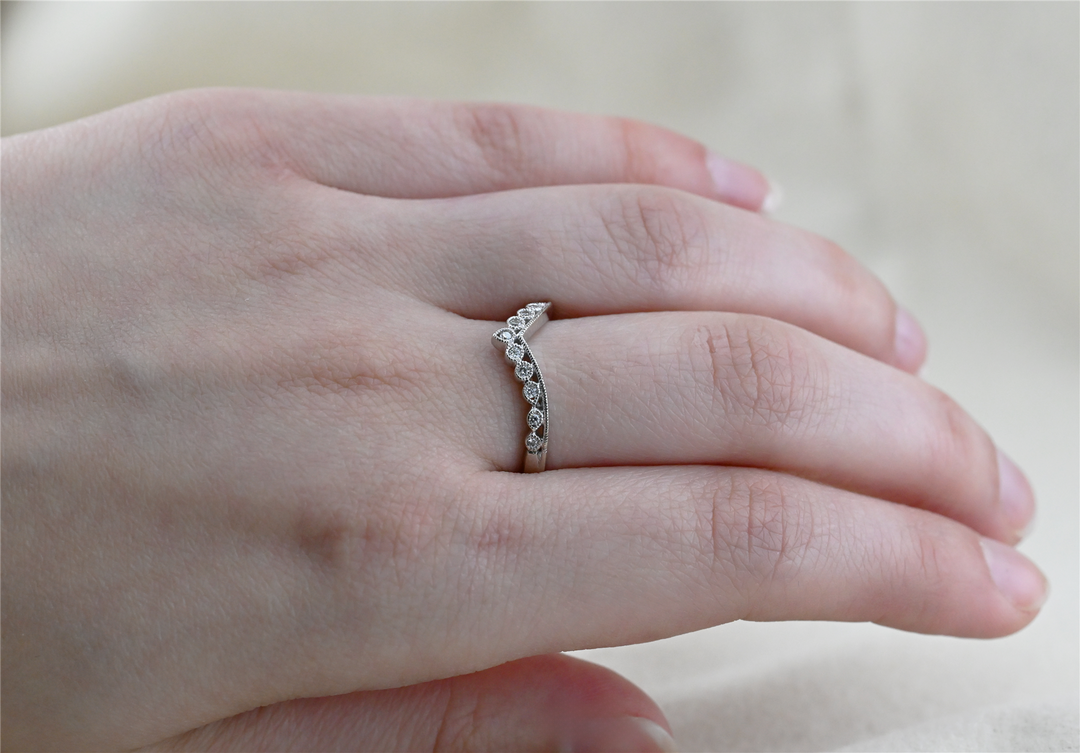 10K White Gold 0.10ctw Diamond Estate V Ring