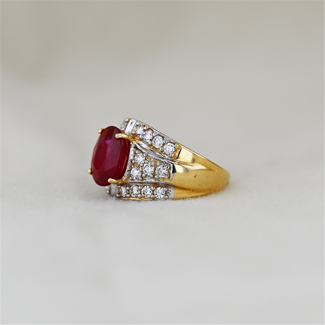 18KT Yellow Gold 0.76ctw Diamond Ruby Ring