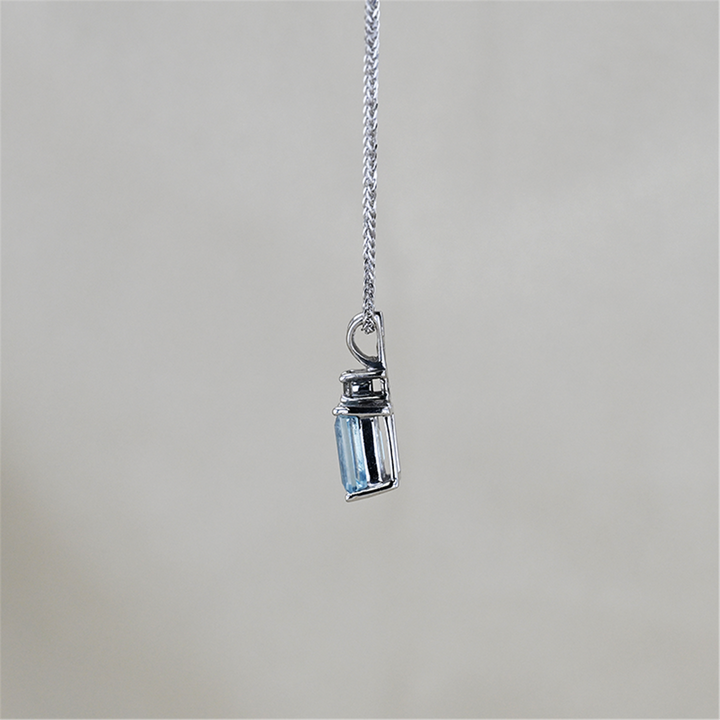 14KT White Gold Aquamarine 0.08ctw Diamond 18" Estate Necklace